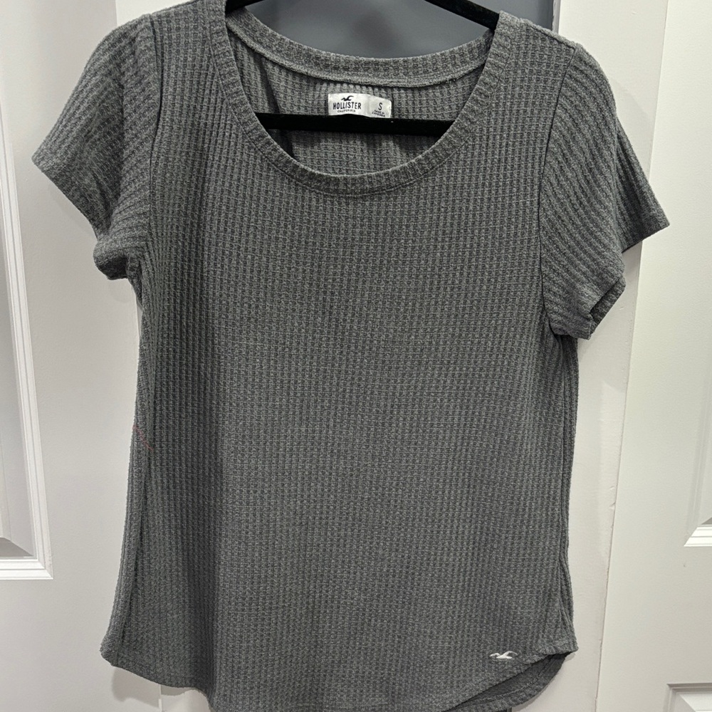 Hollister Women's Charcoal Short Sleeve Tee